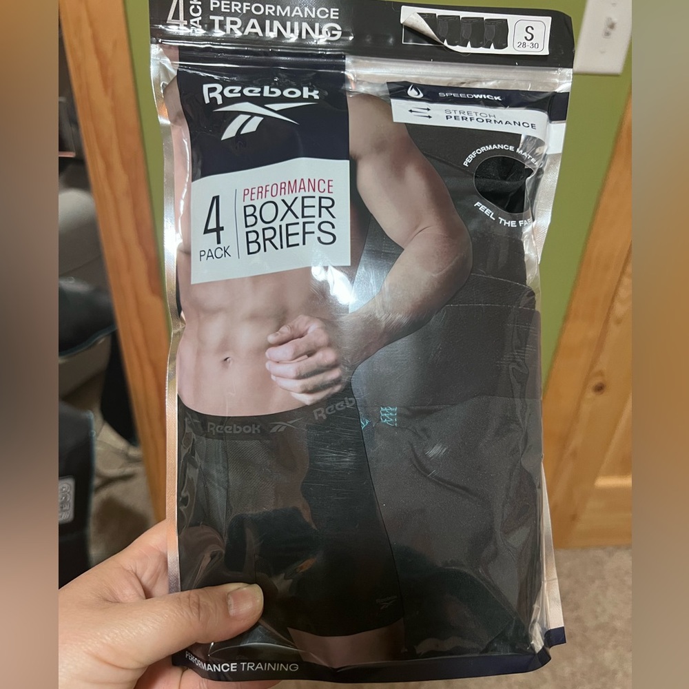 New in package 4 men’s boxer briefs